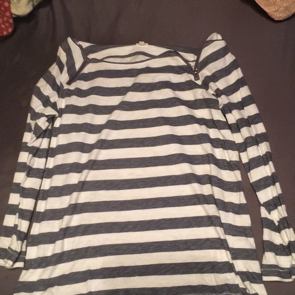 3/4 length sleeve shirt